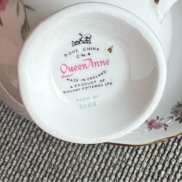 Queen Anne bone china floral pattern, pink mini roses, gold rims,vintage,England - Picture 6 of 10